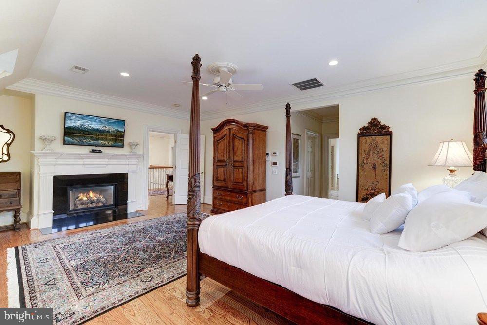 COUNTRY CLUB HILLS - Residential