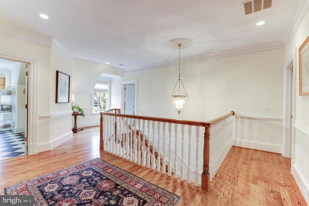 COUNTRY CLUB HILLS - Residential