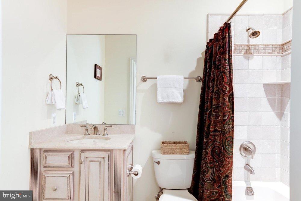 COUNTRY CLUB HILLS - Residential