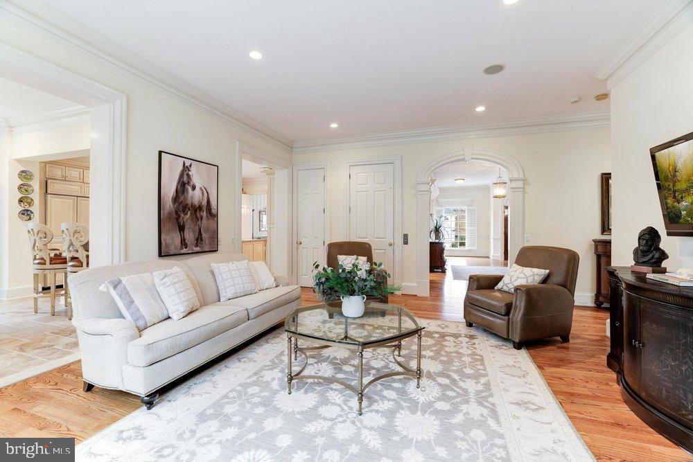 COUNTRY CLUB HILLS - Residential