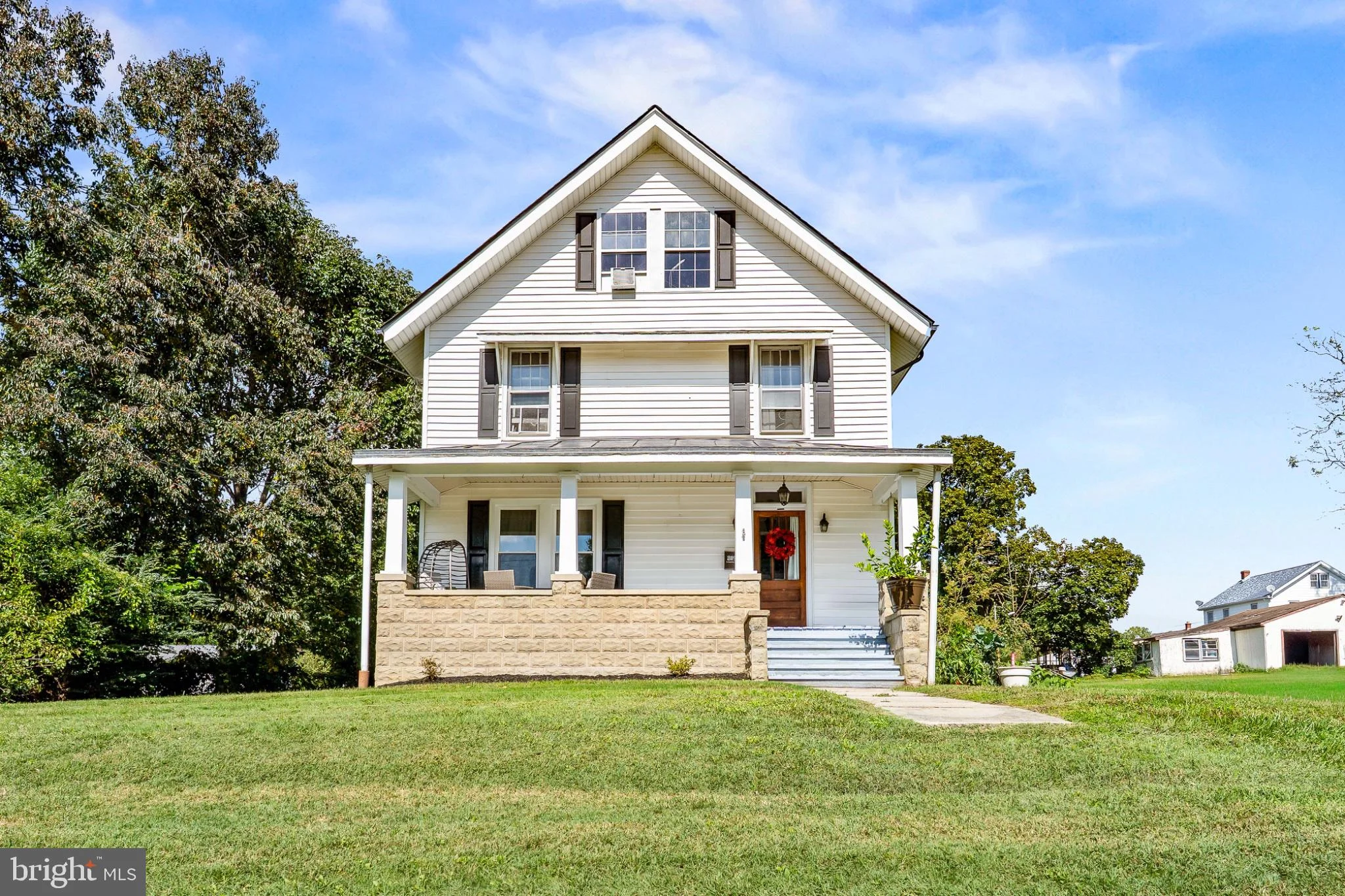 319 E Cecil Avenue E