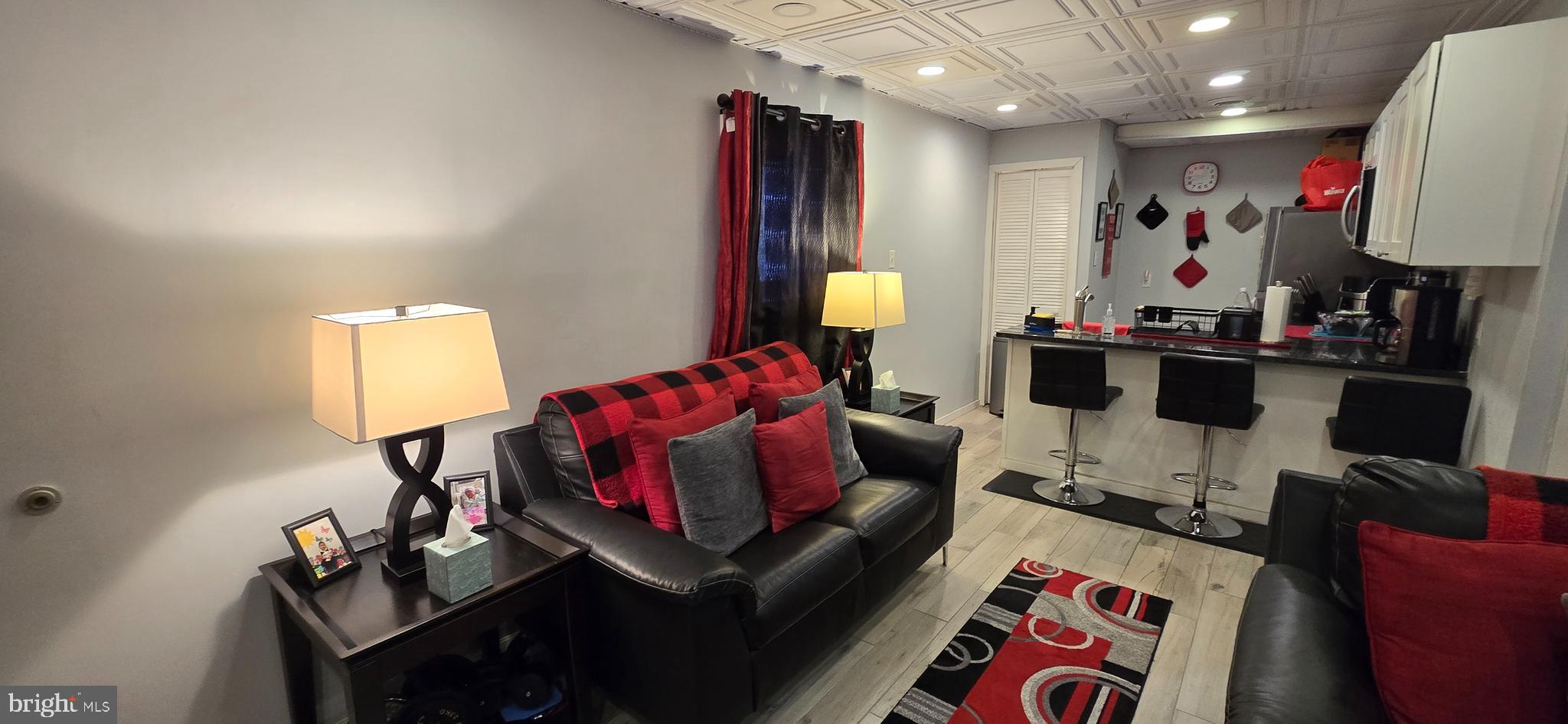 2317 E WESTMORELAND STREET