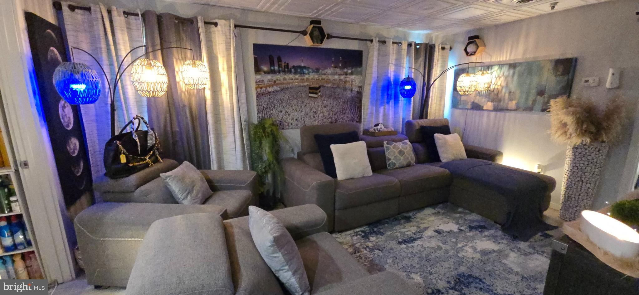 2317 E WESTMORELAND STREET