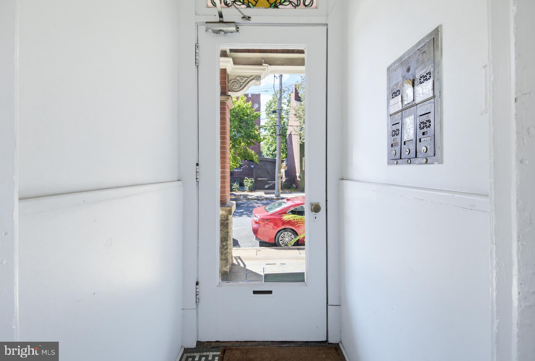 437 N QUEEN STREET