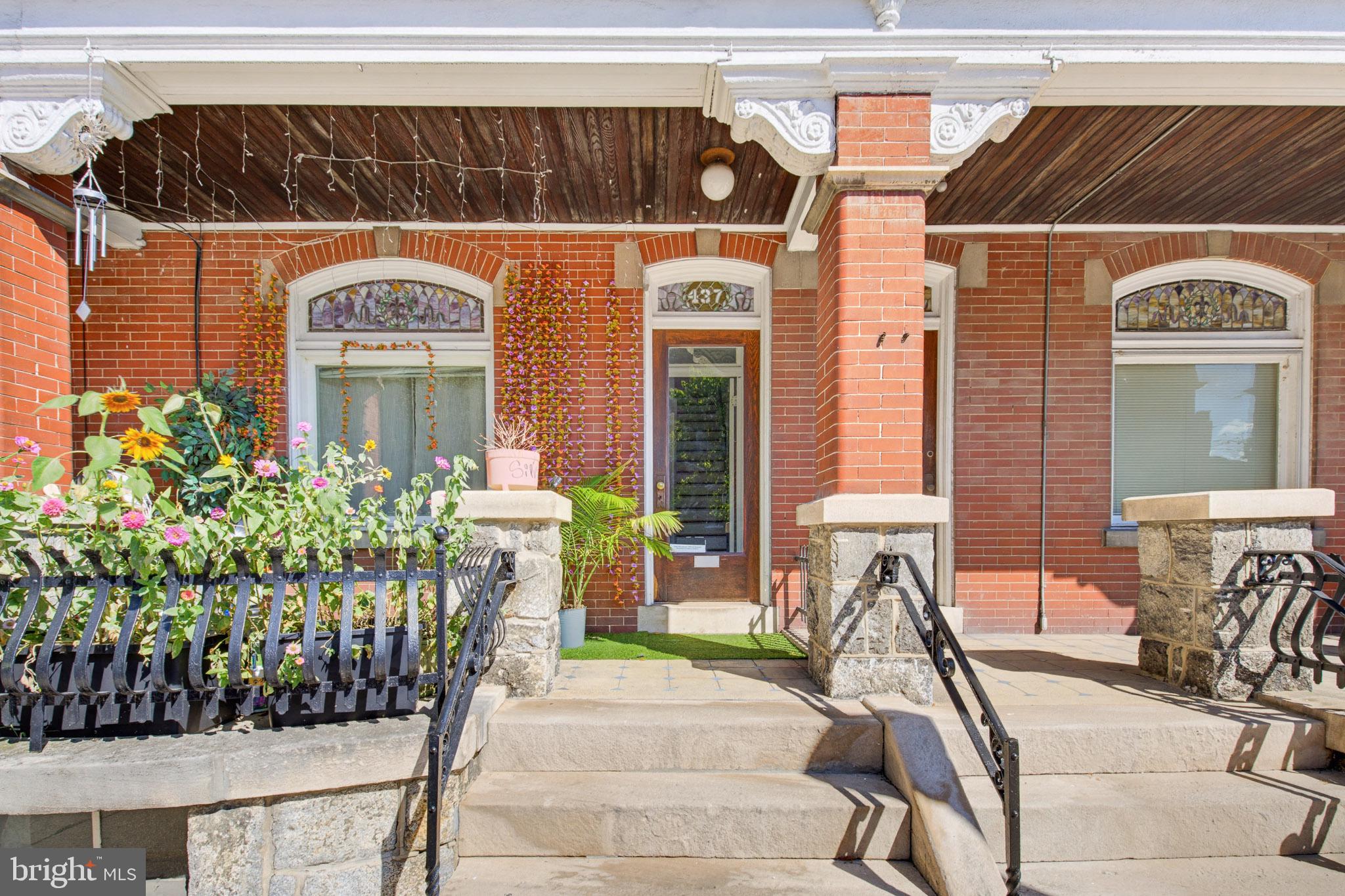 437 N QUEEN STREET