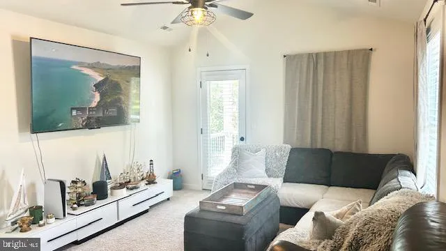 Fredericksburg, Virginia 22401, United States, 2 Bedrooms Bedrooms, ,3 BathroomsBathrooms,Residential,Pending,191827