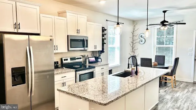 Fredericksburg, Virginia 22401, United States, 2 Bedrooms Bedrooms, ,3 BathroomsBathrooms,Residential,Pending,191827