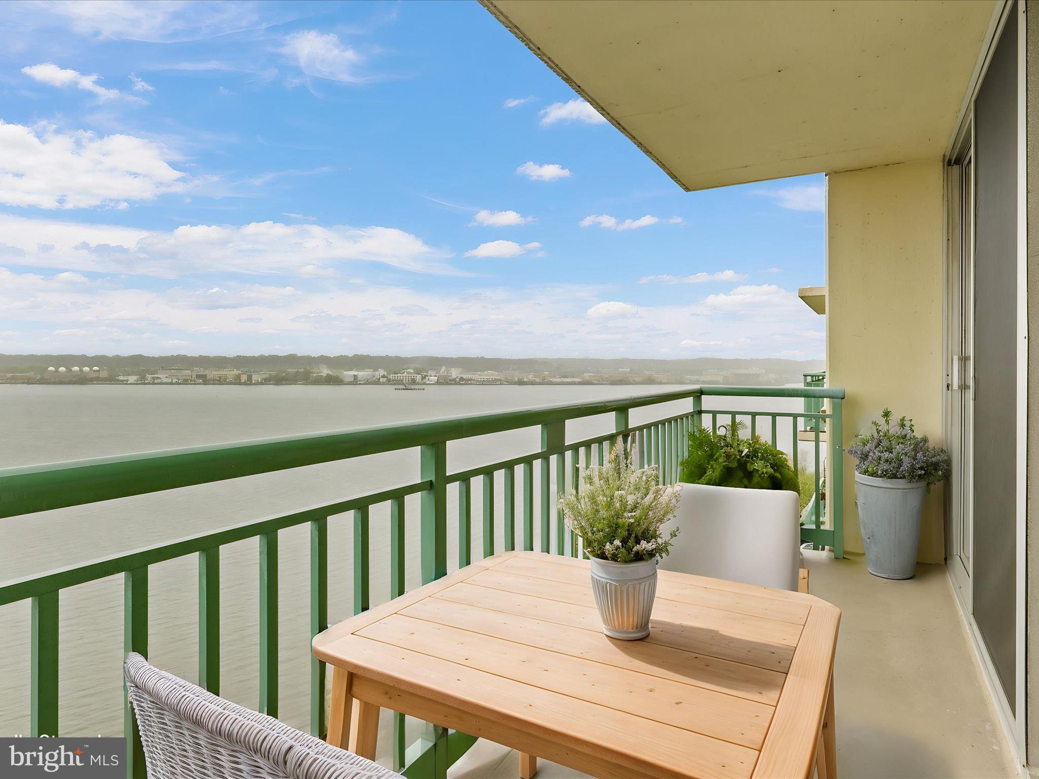 MARINA TOWERS - Residential