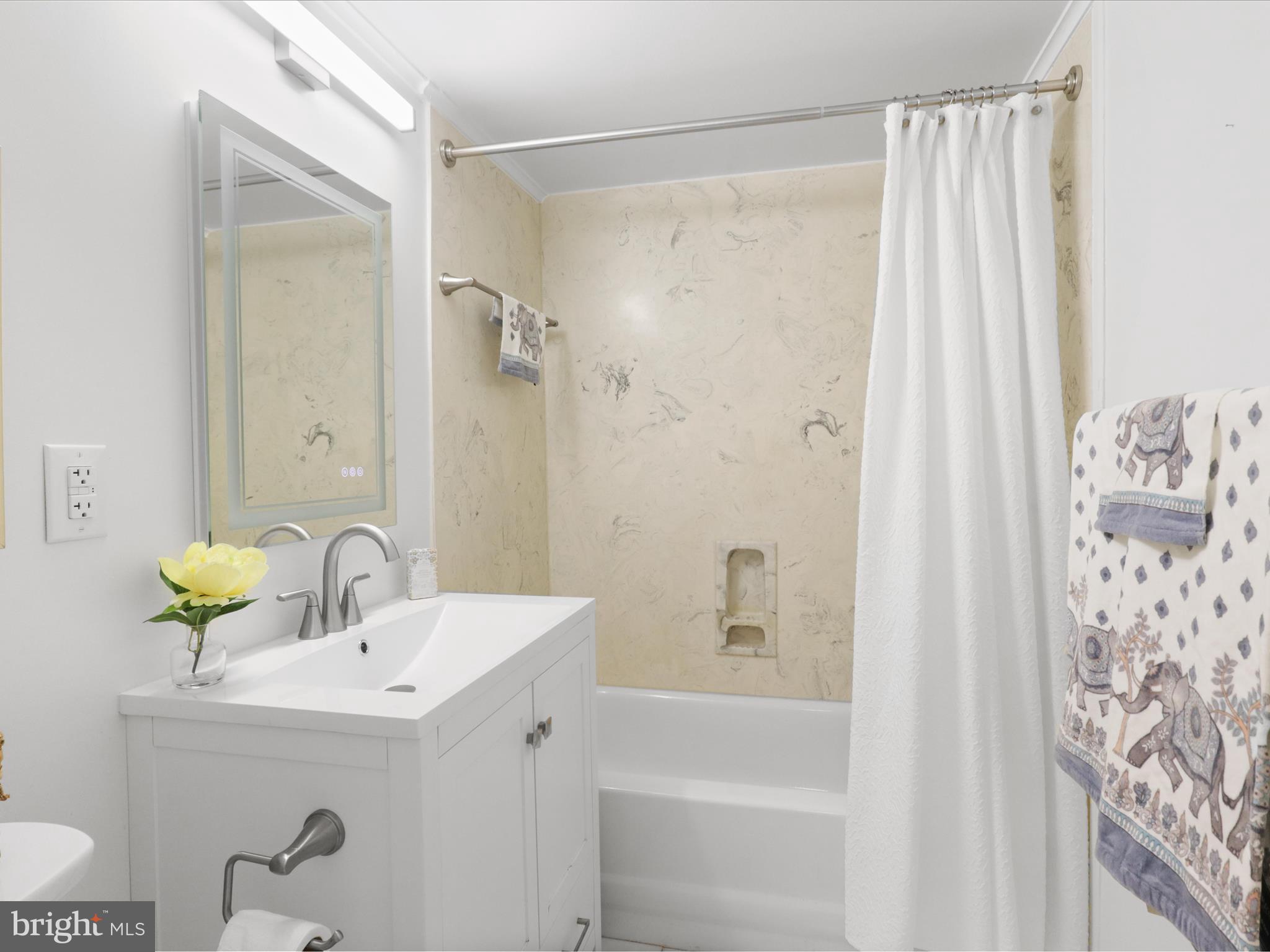 MARINA TOWERS - Residential