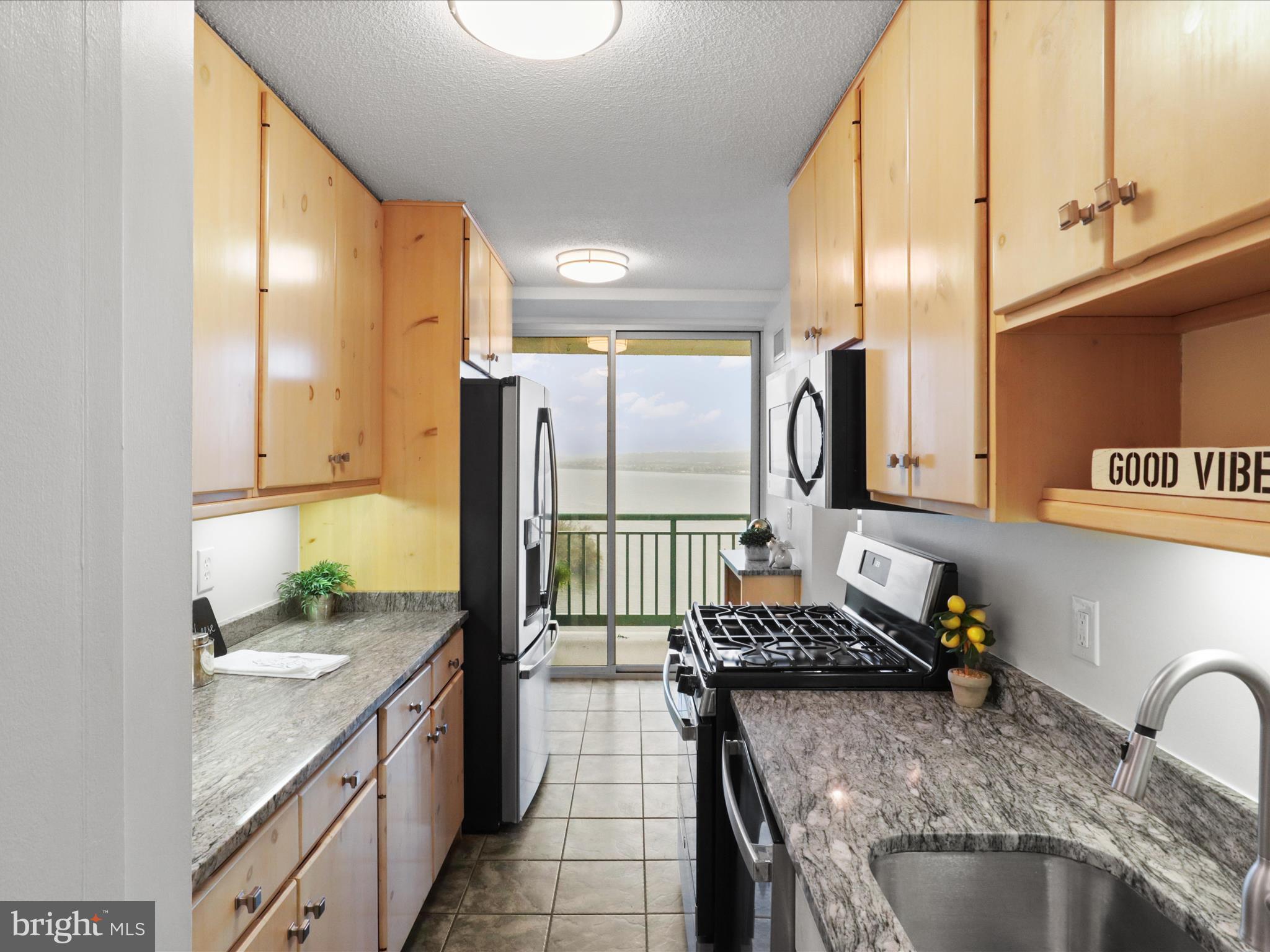 MARINA TOWERS - Residential