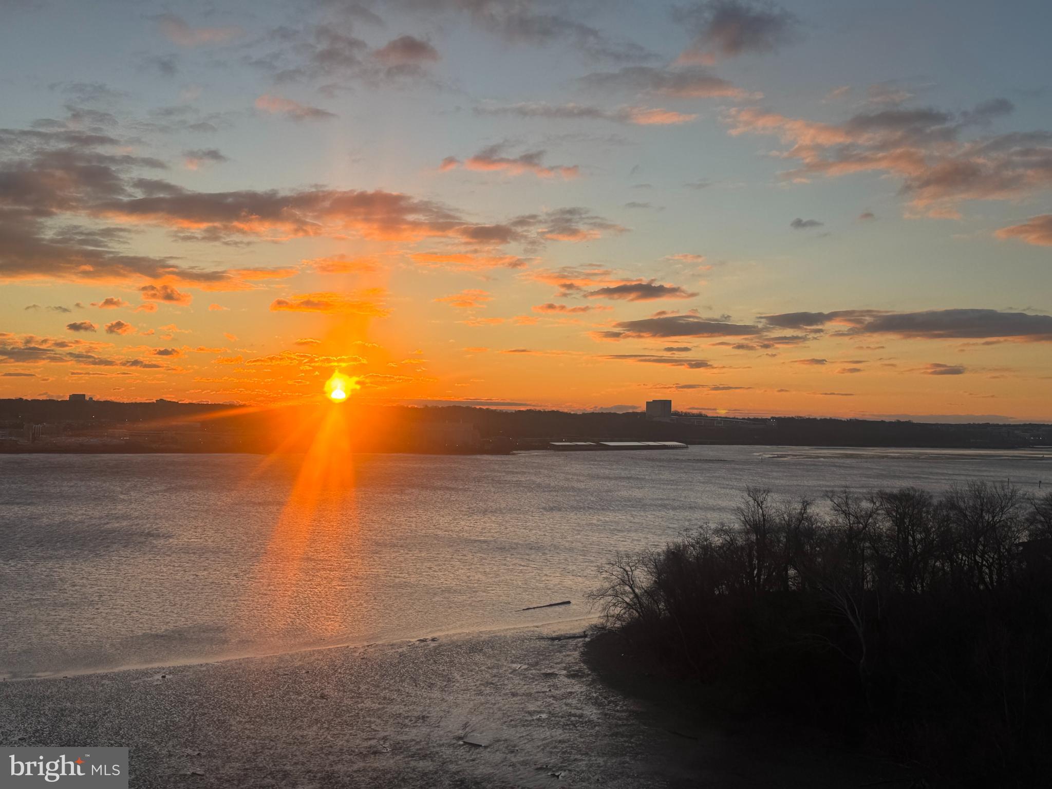 MARINA TOWERS - Residential