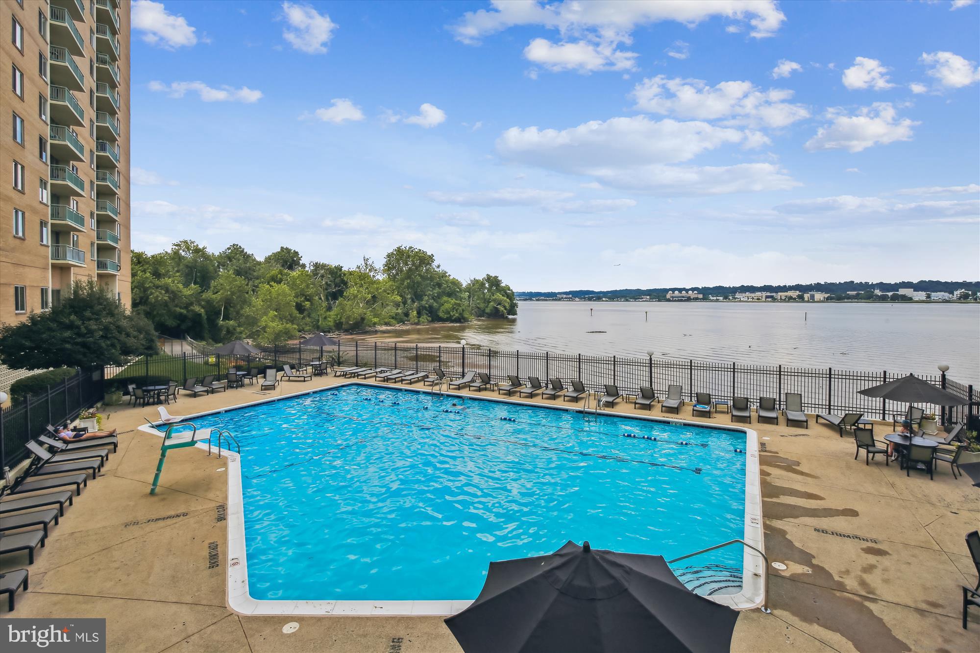 MARINA TOWERS - Residential