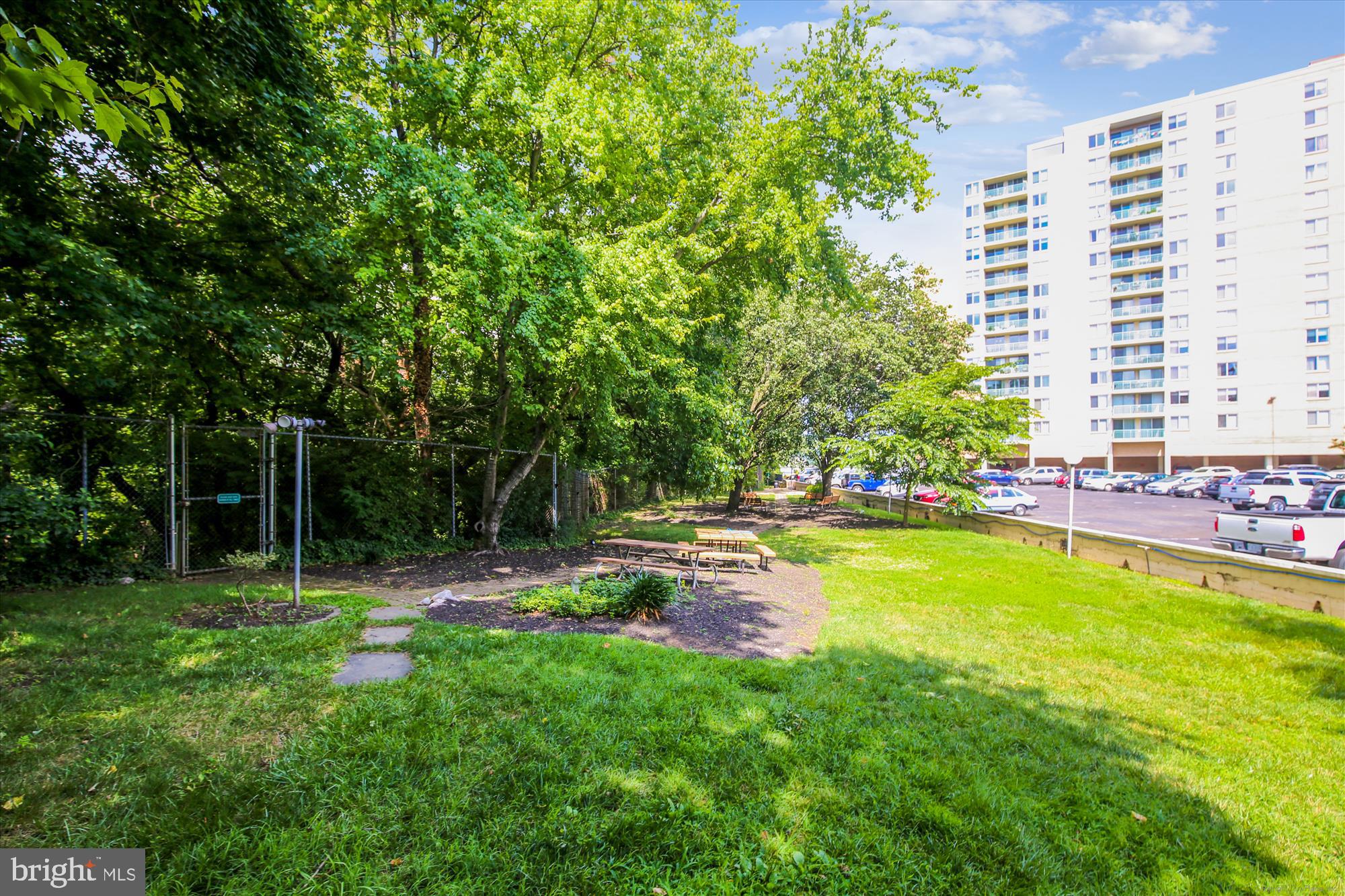 MARINA TOWERS - Residential