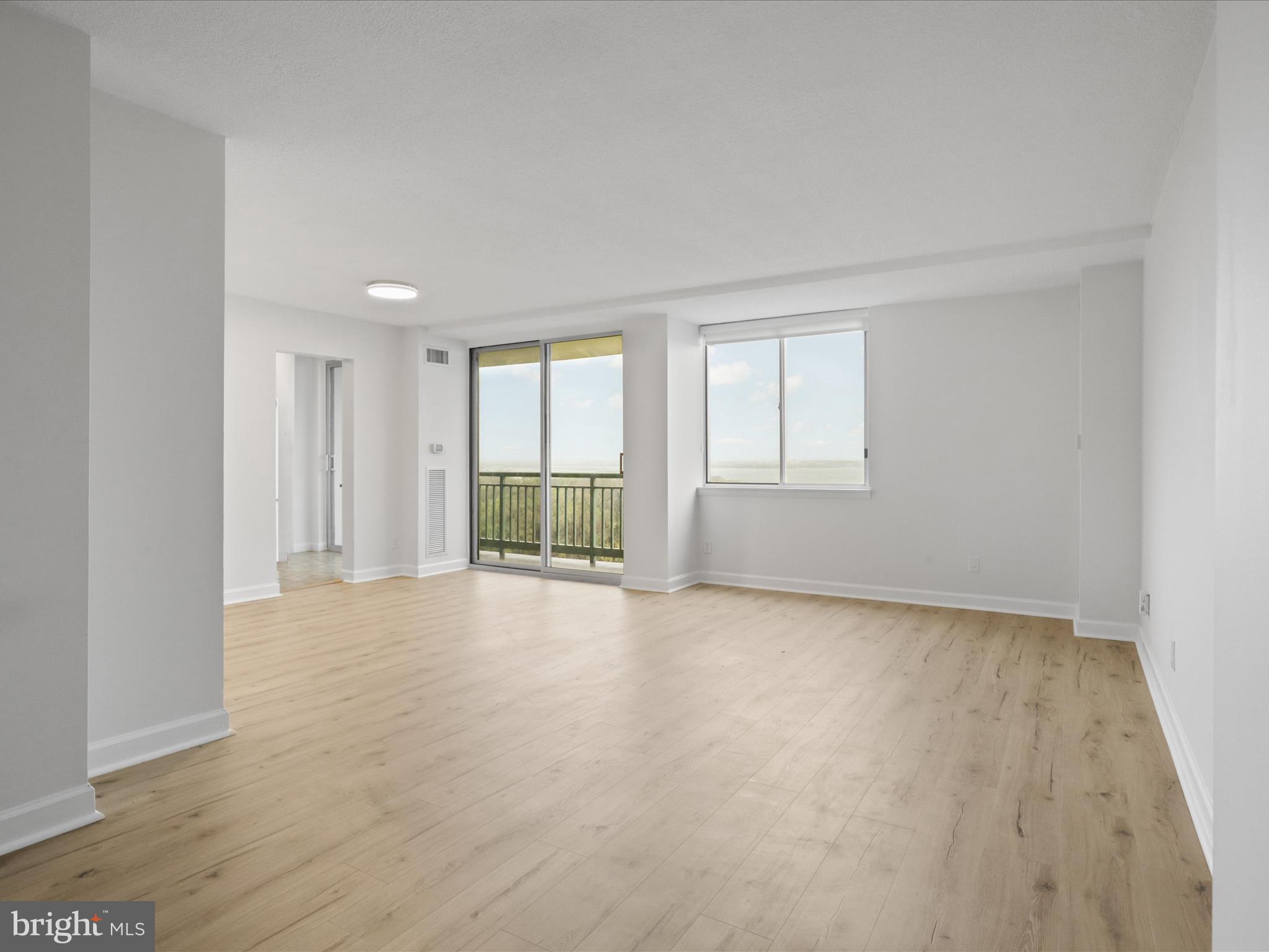 MARINA TOWERS - Residential