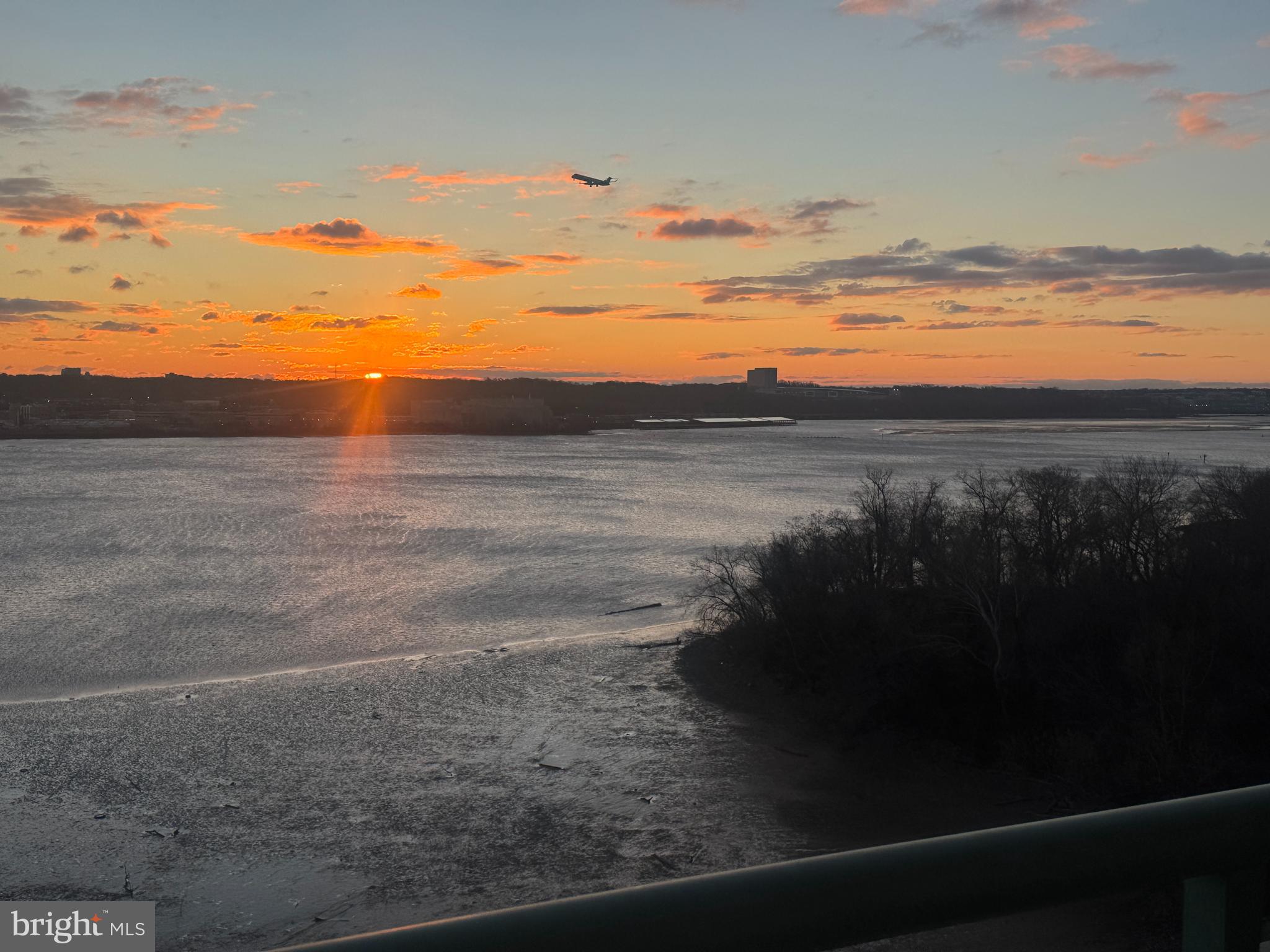 MARINA TOWERS - Residential