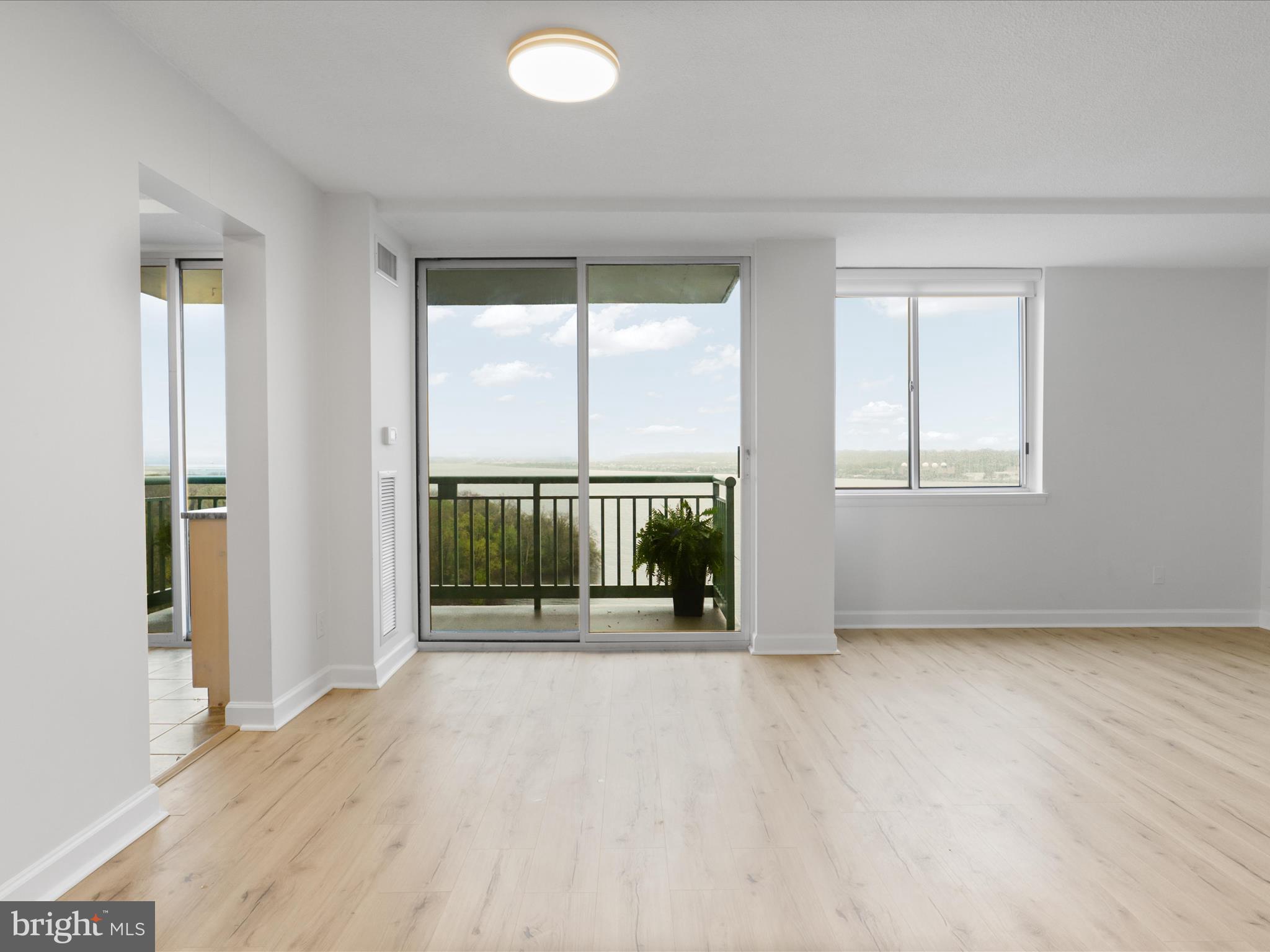 MARINA TOWERS - Residential