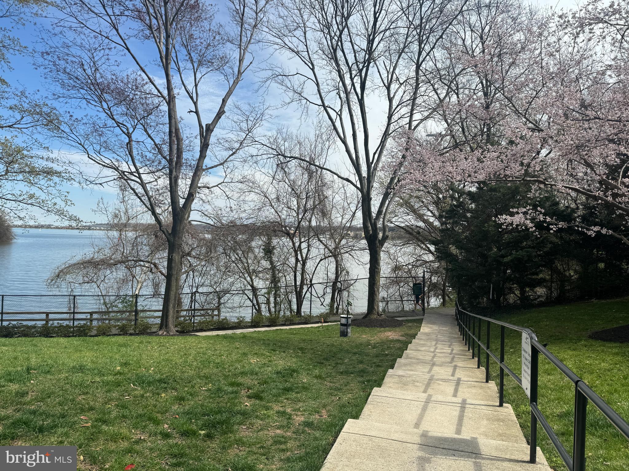 MARINA TOWERS - Residential