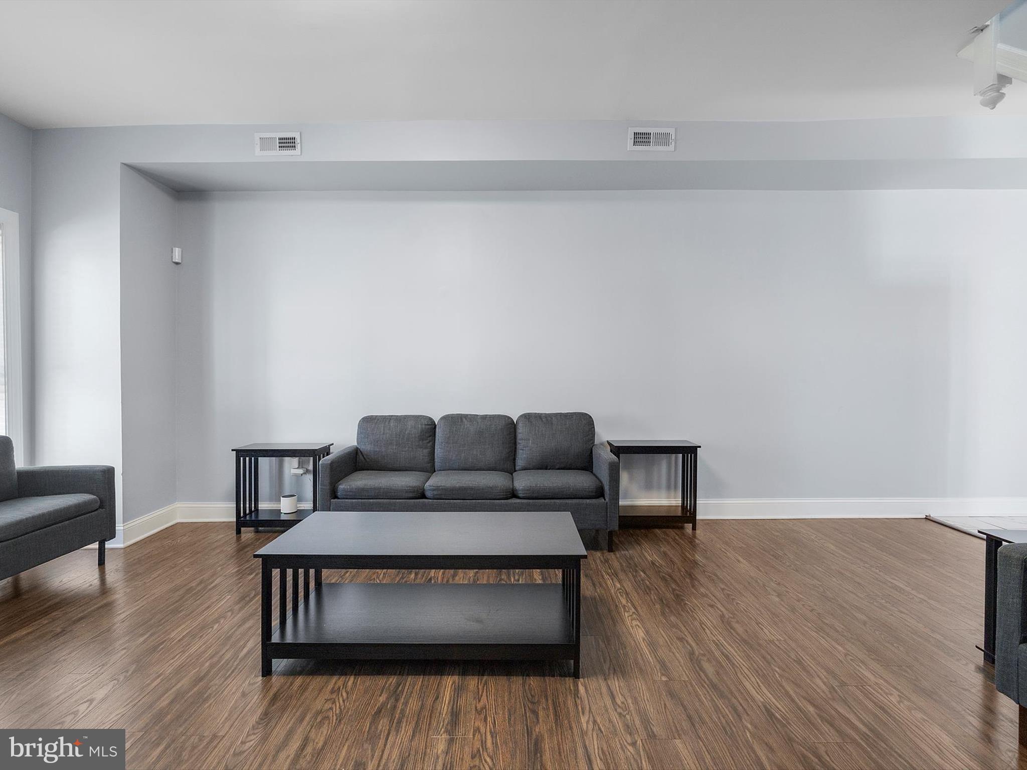 LITTLE ITALY - Residential Lease