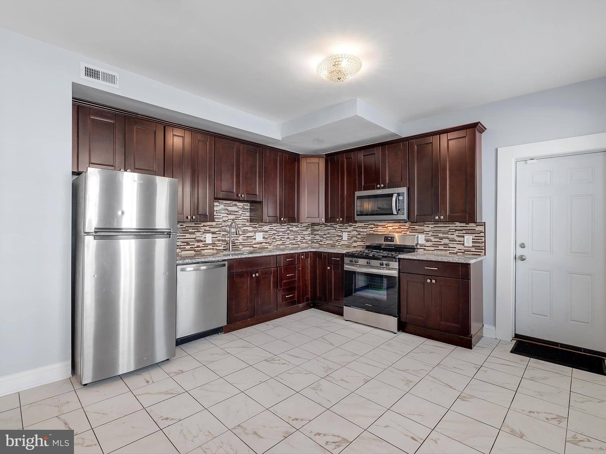 LITTLE ITALY - Residential Lease