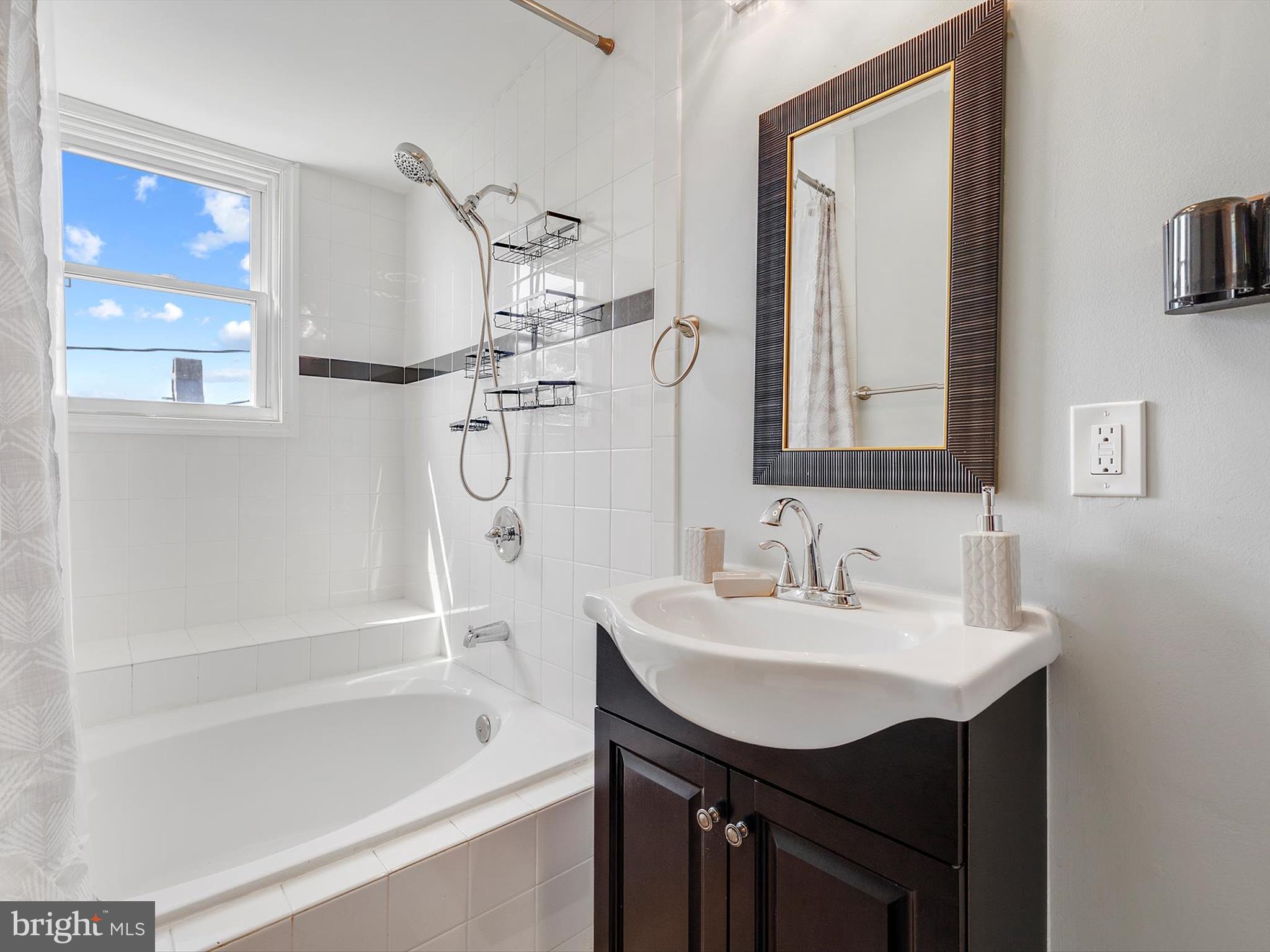 LITTLE ITALY - Residential Lease