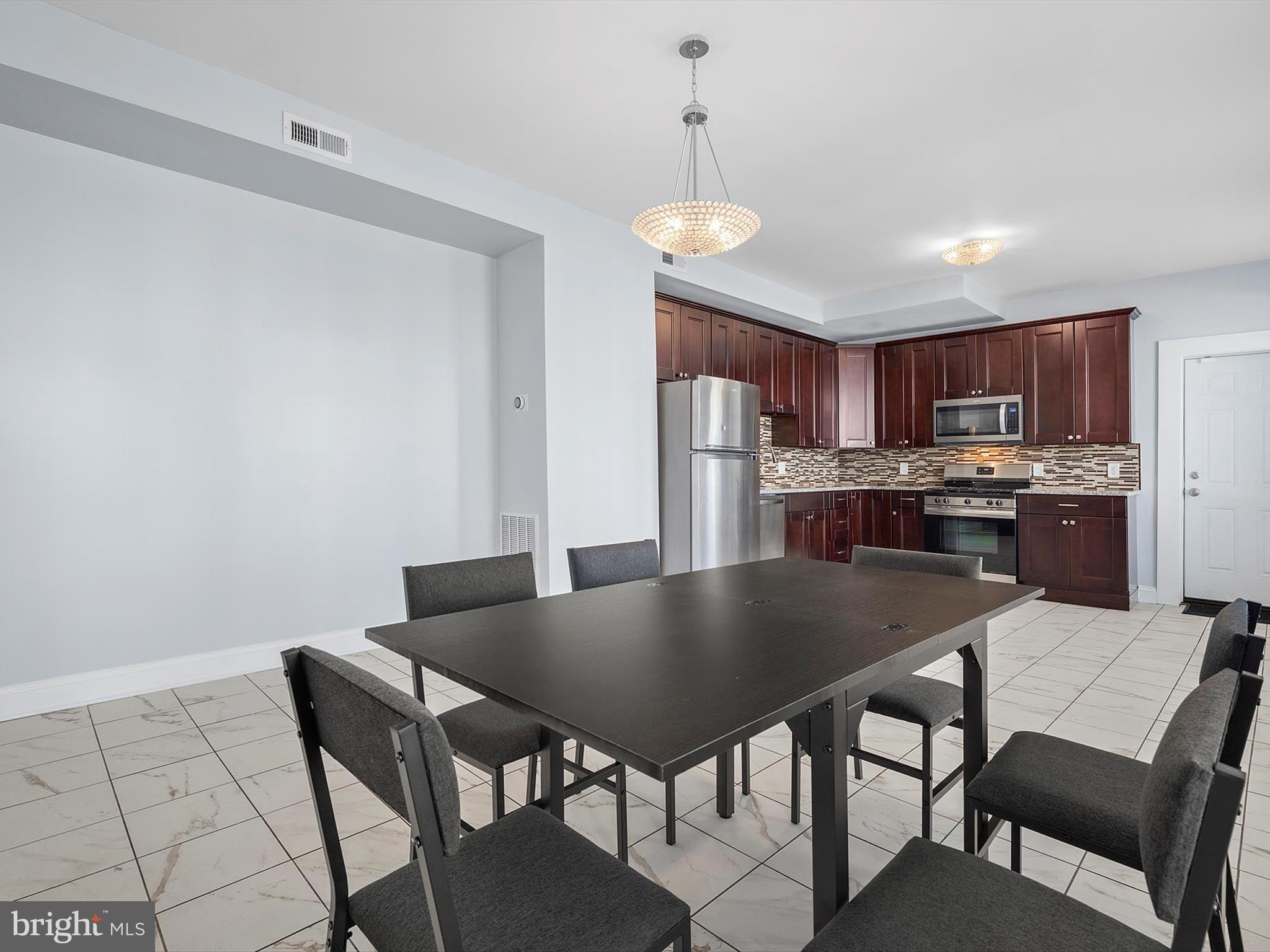 LITTLE ITALY - Residential Lease