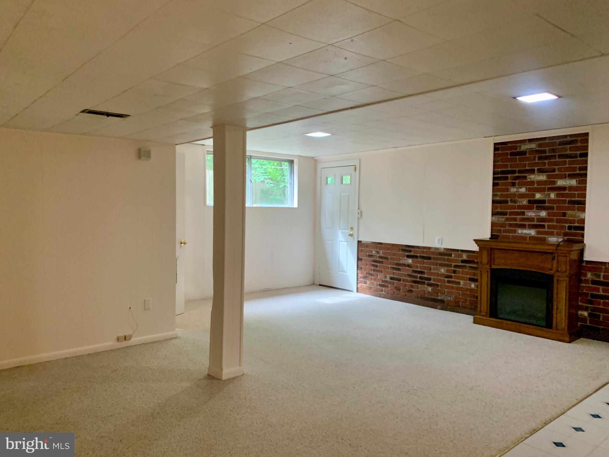 DUNN LORING WOODS - Residential Lease