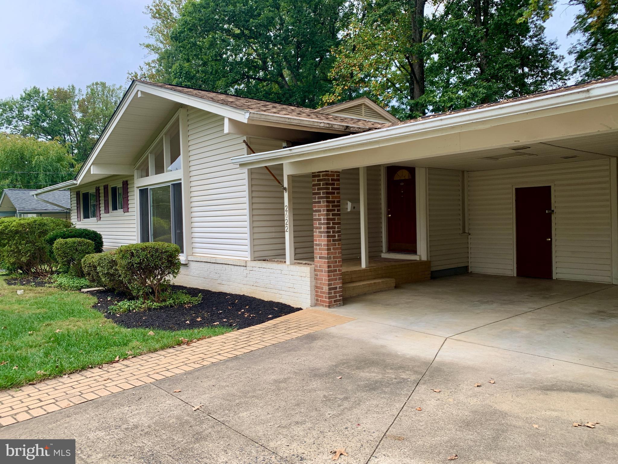 DUNN LORING WOODS - Residential Lease