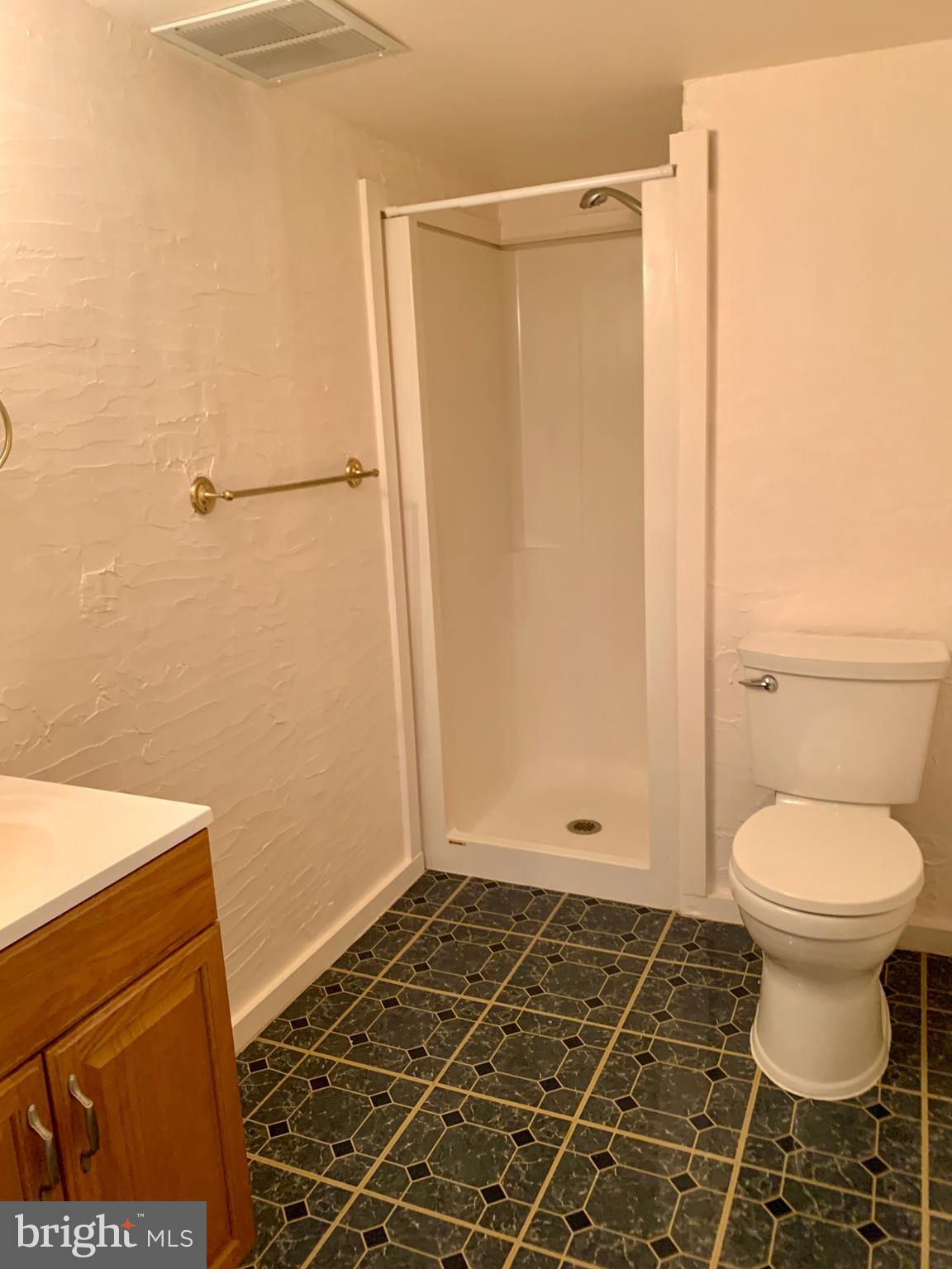 DUNN LORING WOODS - Residential Lease