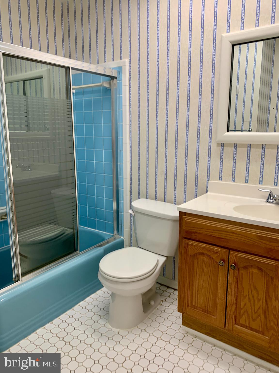 DUNN LORING WOODS - Residential Lease