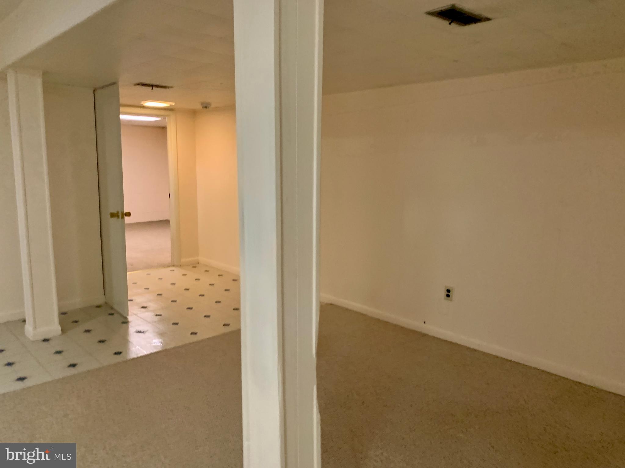 DUNN LORING WOODS - Residential Lease