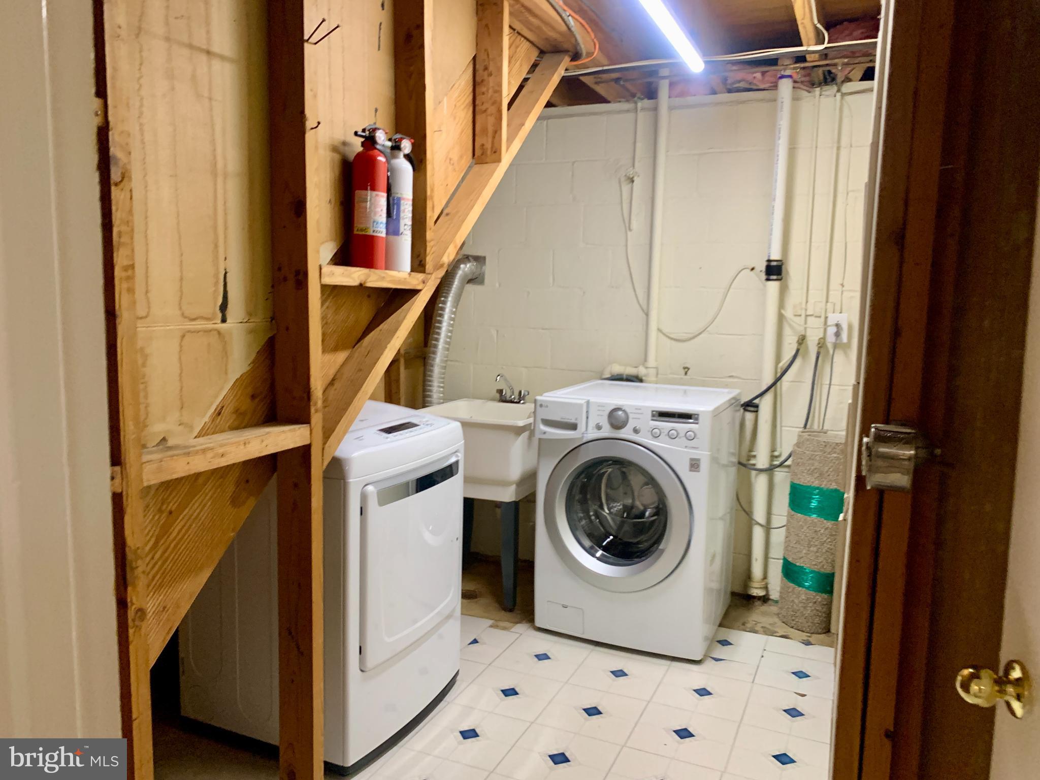 DUNN LORING WOODS - Residential Lease