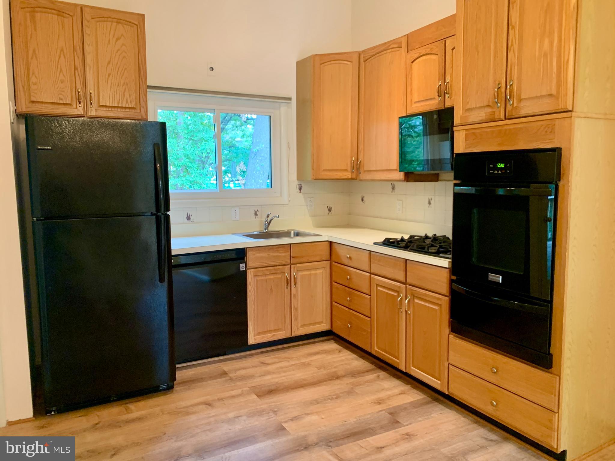 DUNN LORING WOODS - Residential Lease