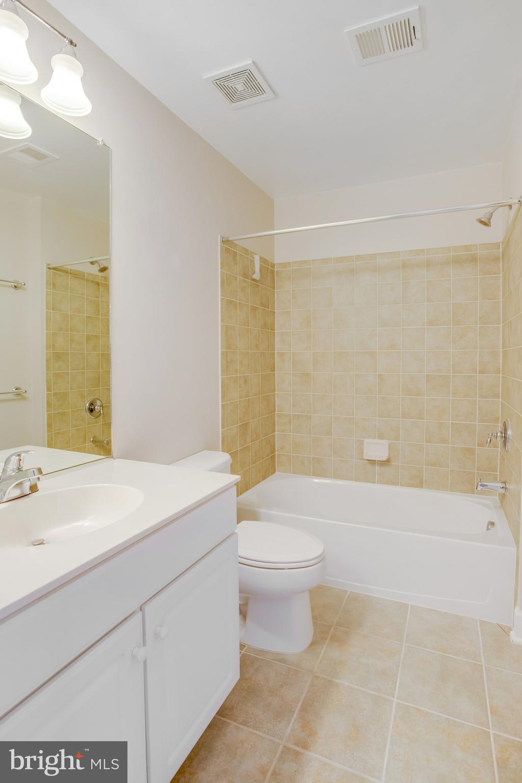 POTOMAC CLUB - Residential Lease