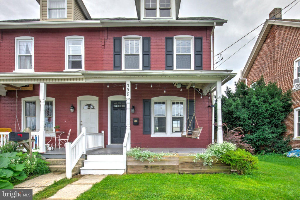 Photo of 338 E Jackson Street, NEW HOLLAND, PA 17557 (MLS # PALA2094662)