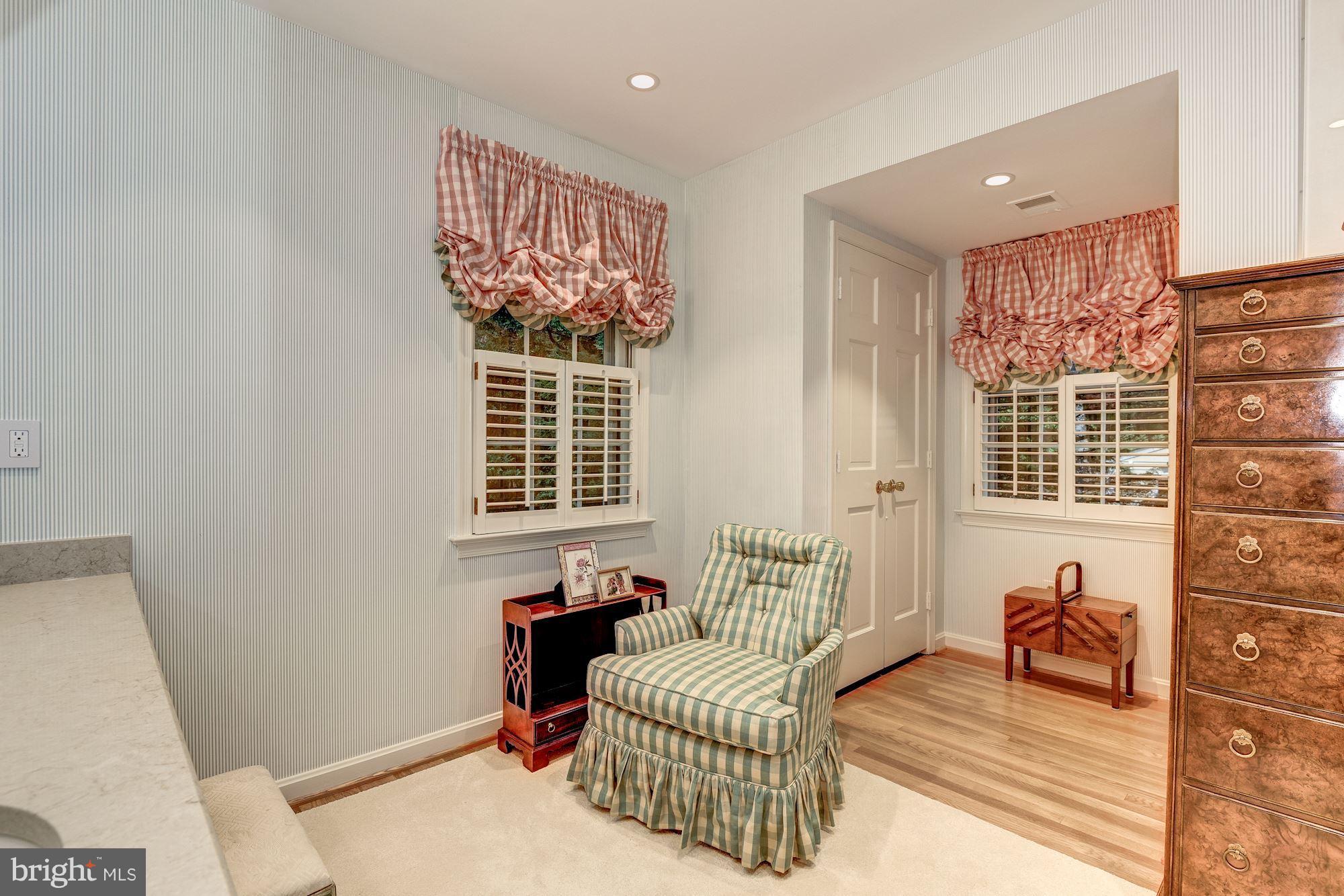 RIVER FALLS - Residential