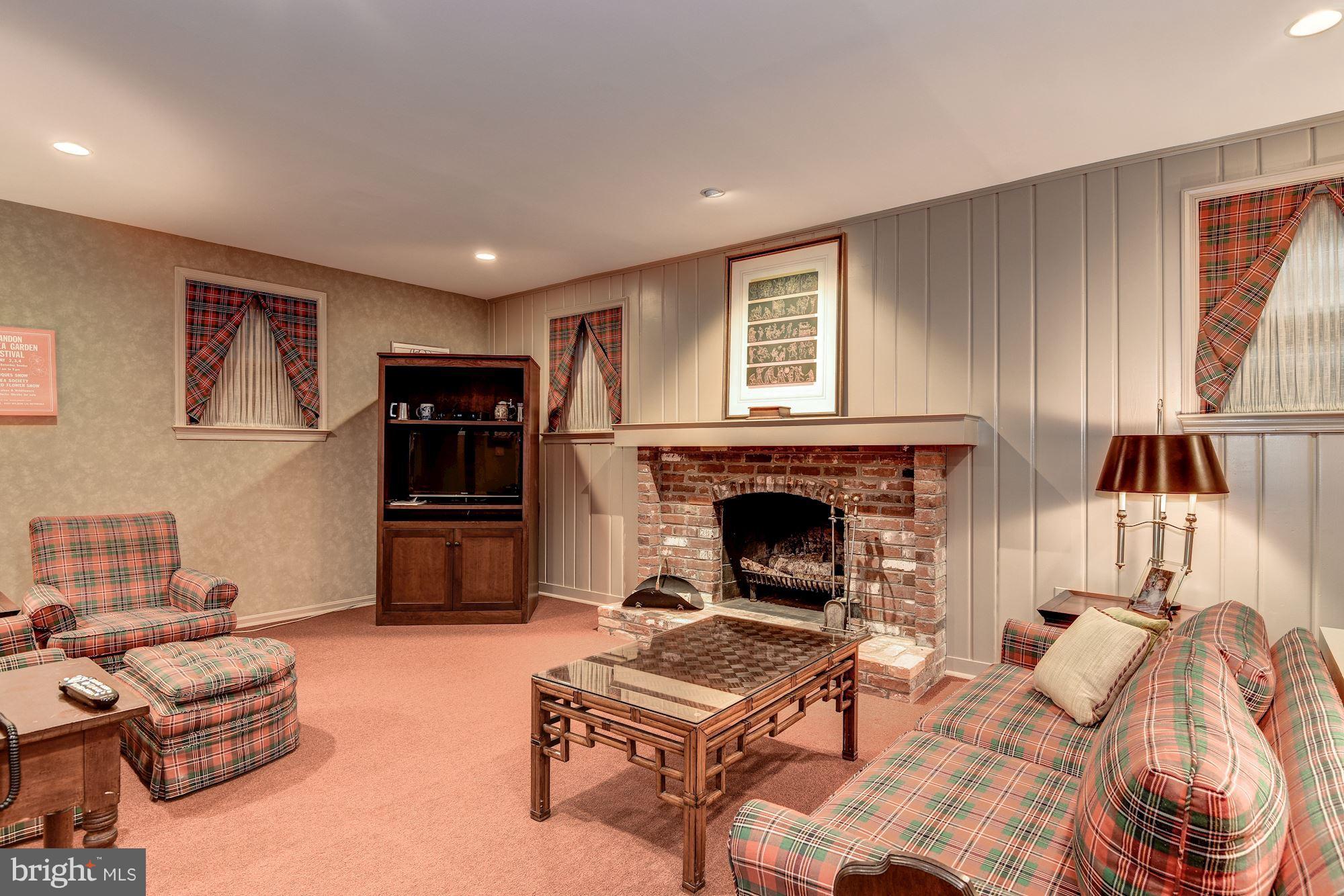 RIVER FALLS - Residential