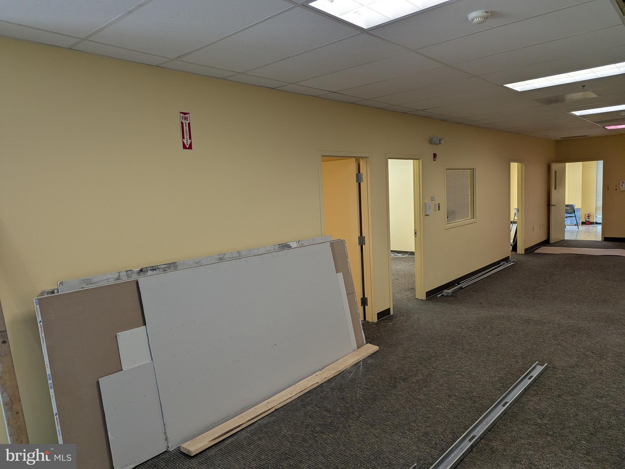 MERIDIAN POINTE - Commercial Lease