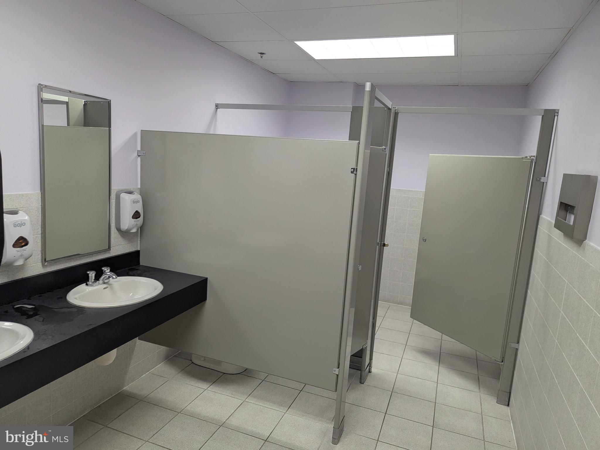 MERIDIAN POINTE - Commercial Lease