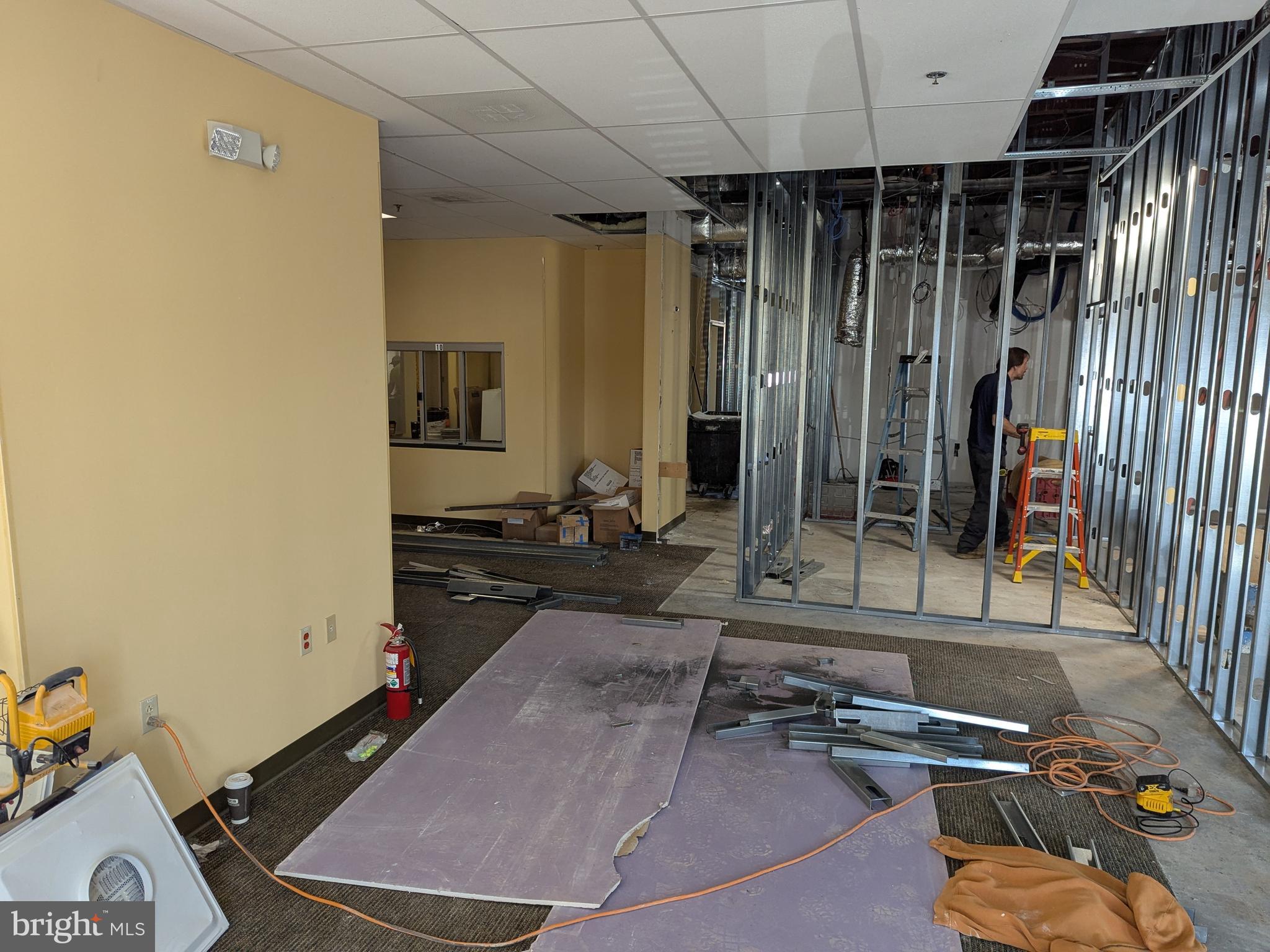 MERIDIAN POINTE - Commercial Lease