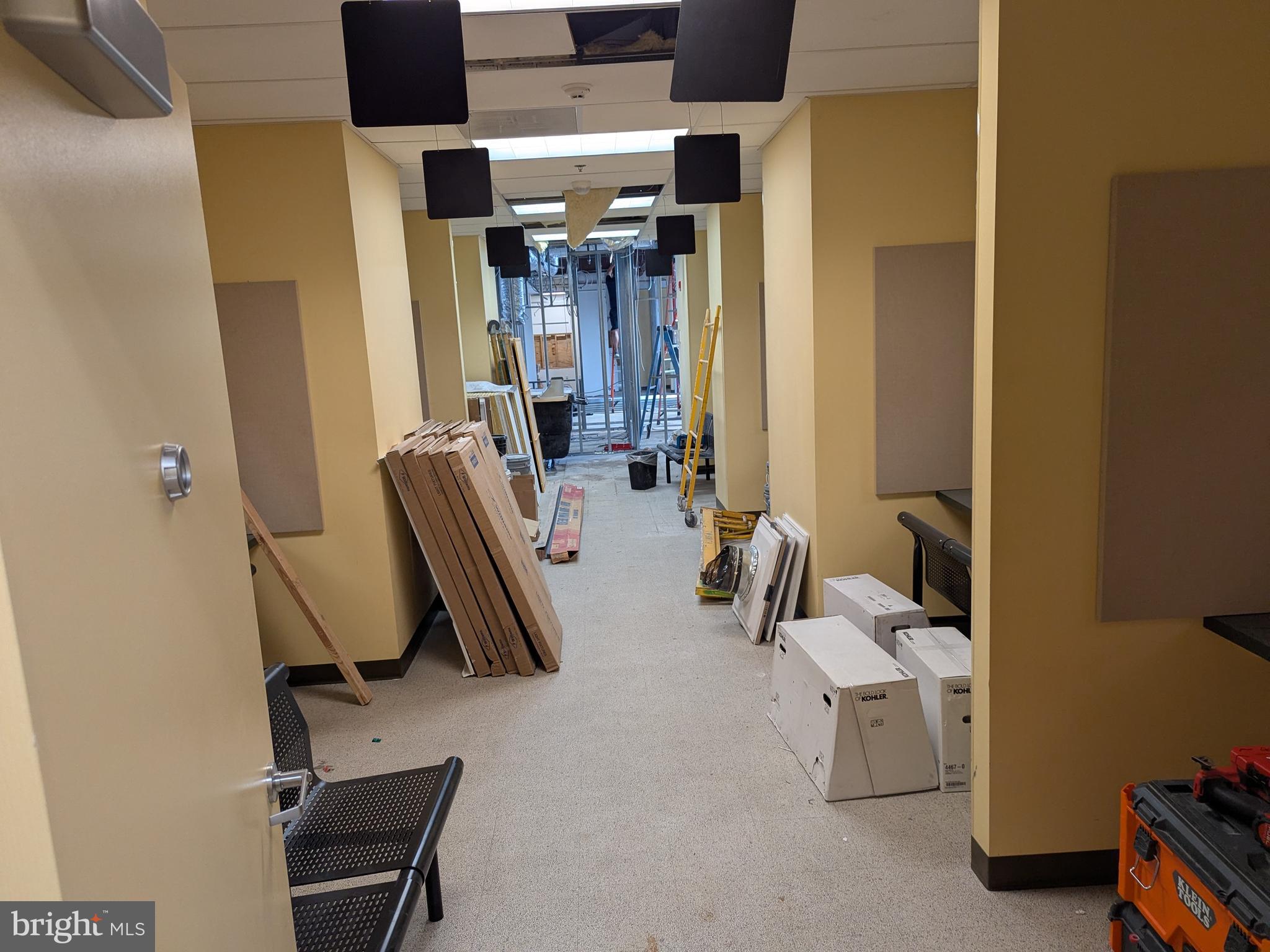 MERIDIAN POINTE - Commercial Lease