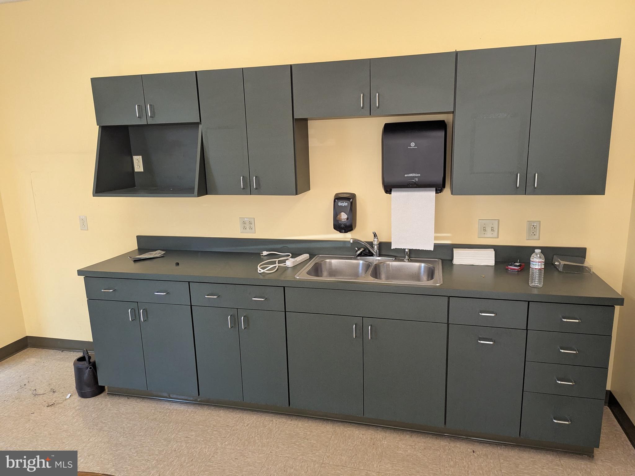 MERIDIAN POINTE - Commercial Lease