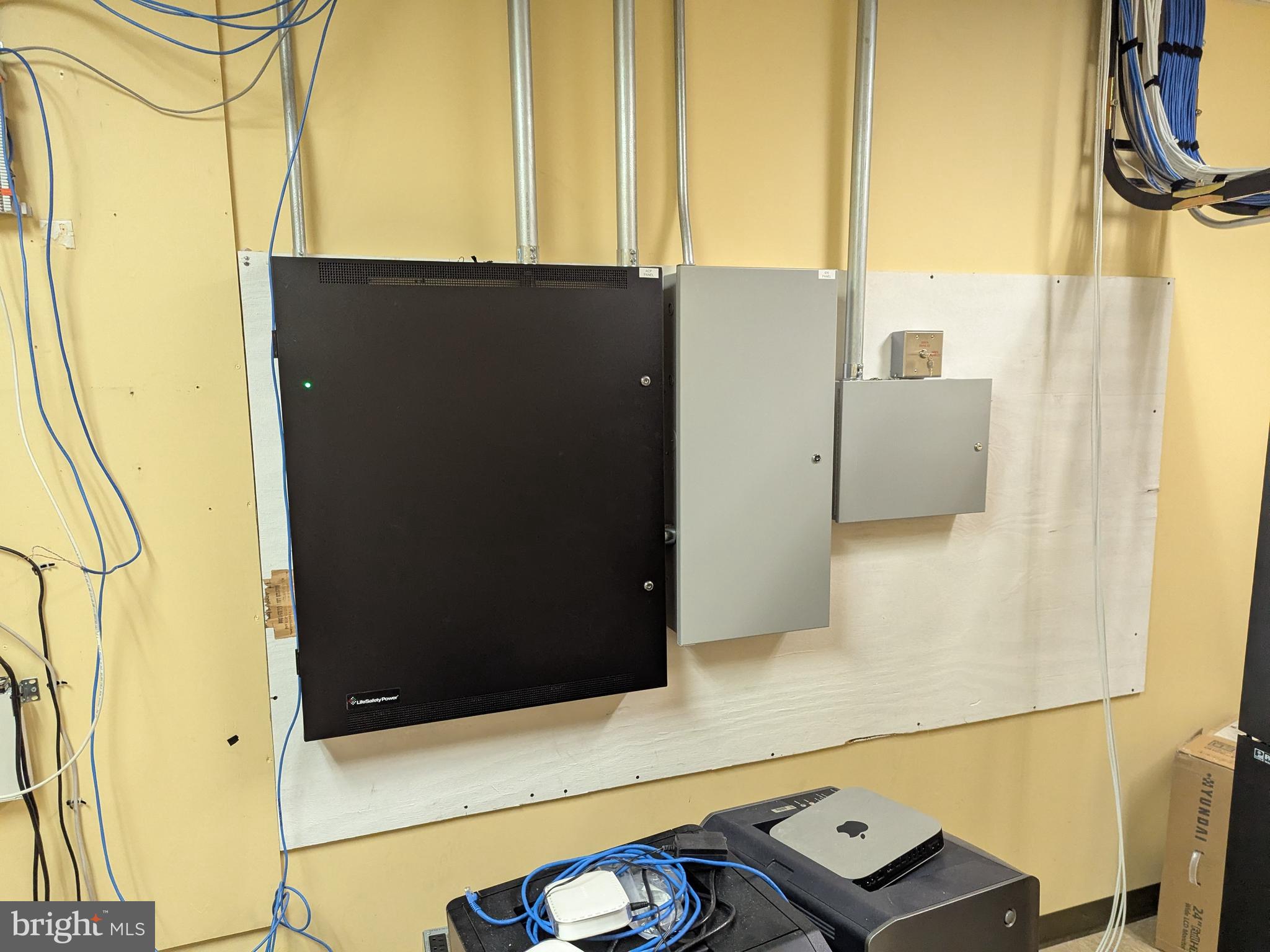 MERIDIAN POINTE - Commercial Lease