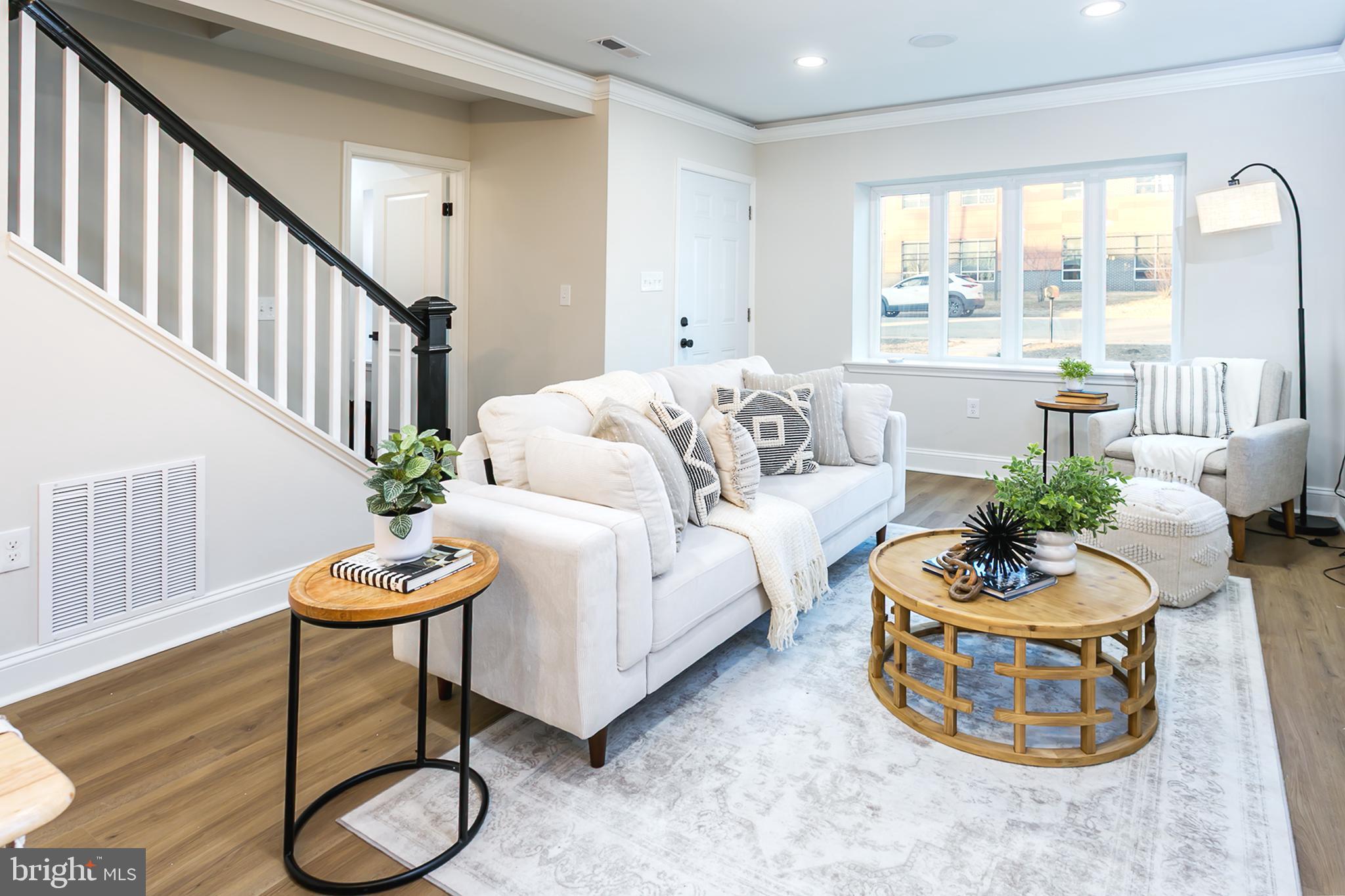 1009 VERONICA AVENUE