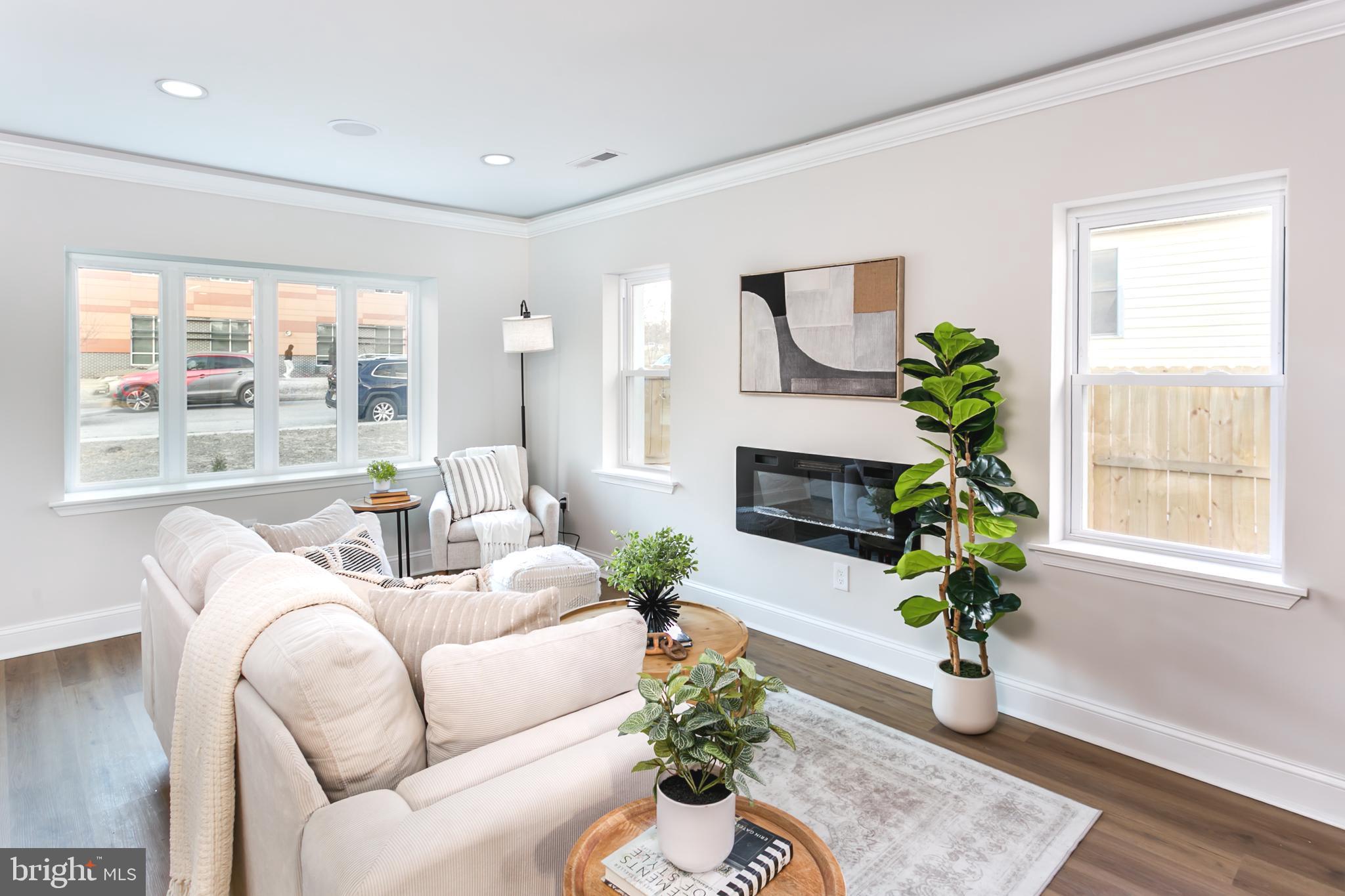 1009 VERONICA AVENUE