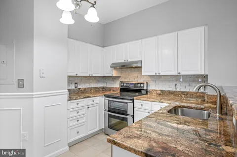 19375 Cypress Ridge Terrace Unit 207, Leesburg, VA 20176 - MLS#: VALO2087552
