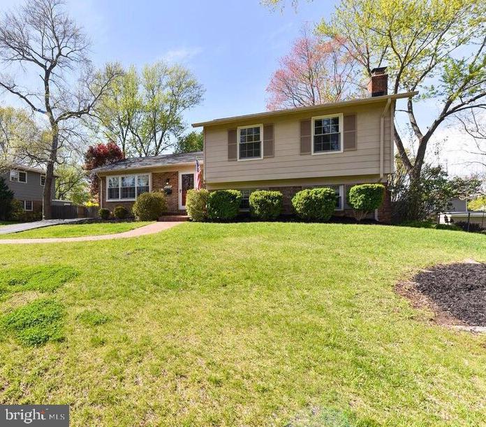 WILLIAMSBURG MANOR NORTH - Residential