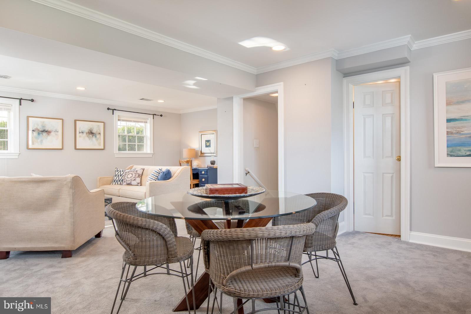 WILLIAMSBURG MANOR NORTH - Residential