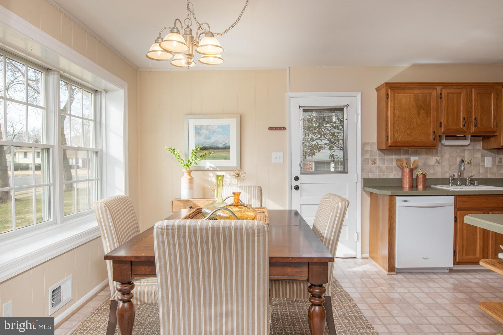 WILLIAMSBURG MANOR NORTH - Residential