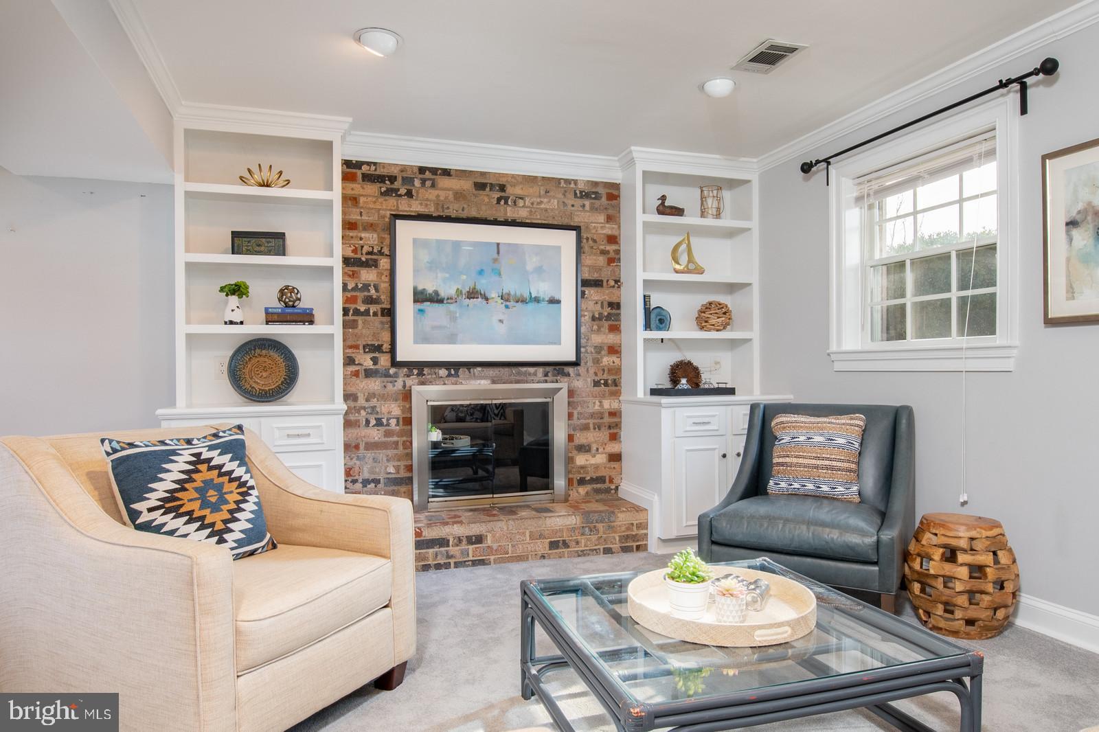 WILLIAMSBURG MANOR NORTH - Residential