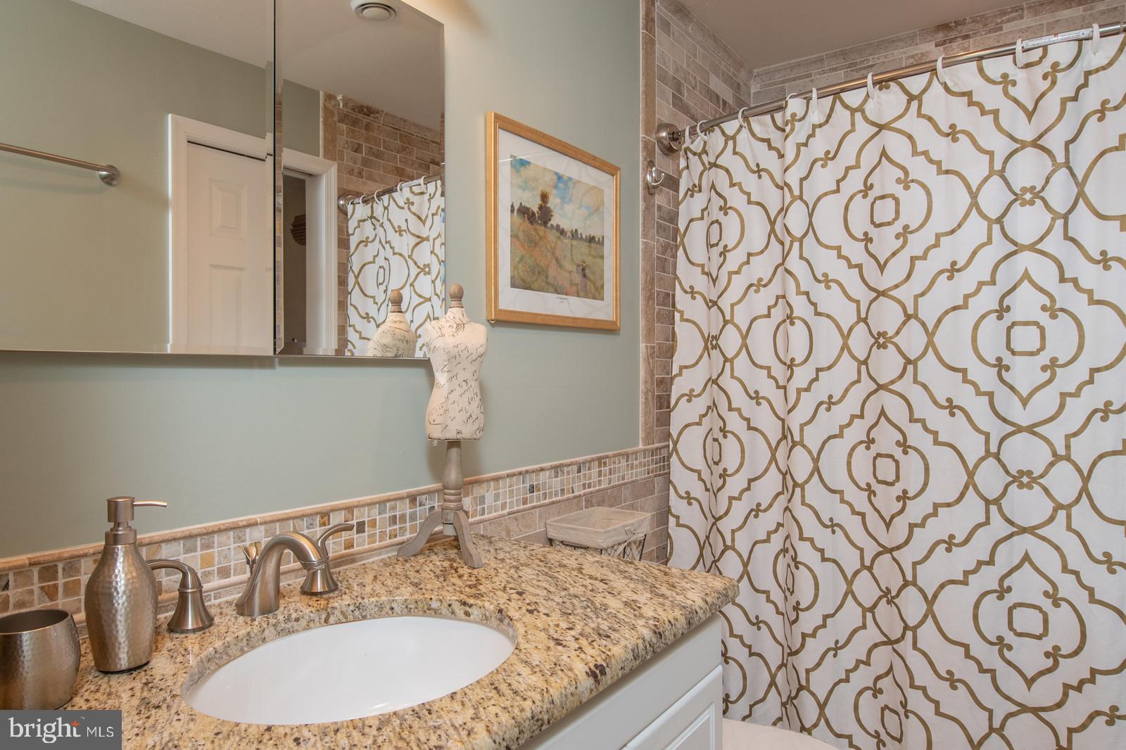 WILLIAMSBURG MANOR NORTH - Residential